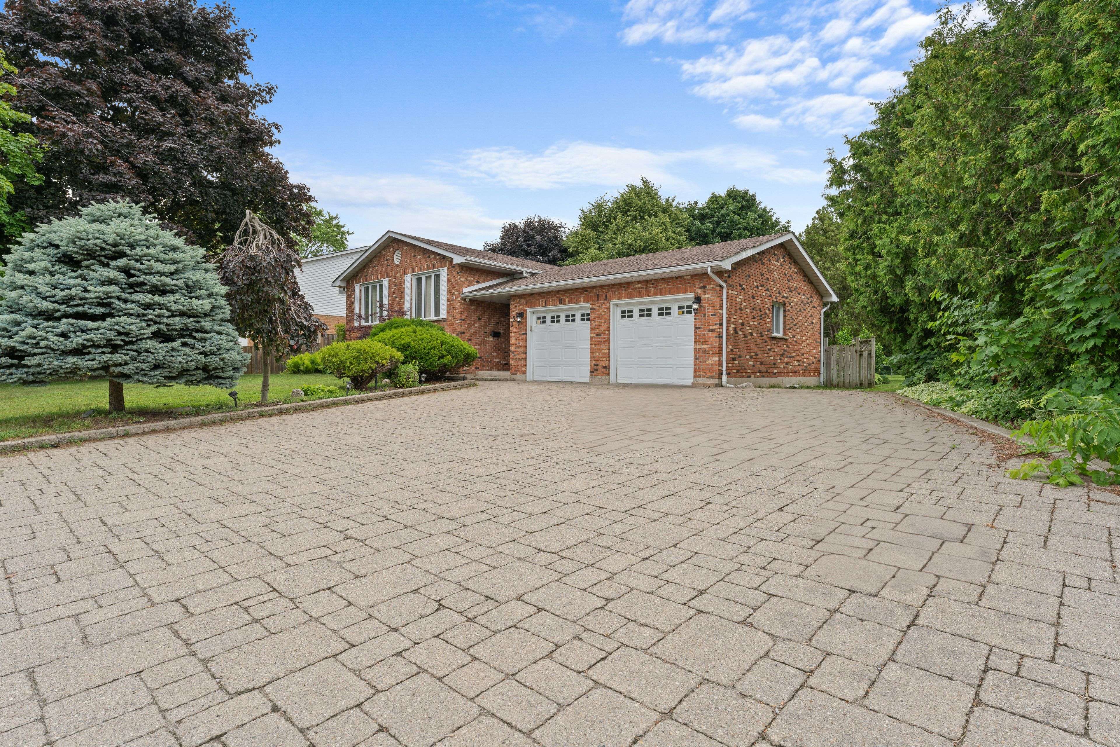 121 TollGate RD, Brantford, ON N3R 4Z9