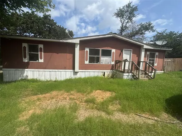 120 Pin Oak Street, Alvarado, TX 76009
