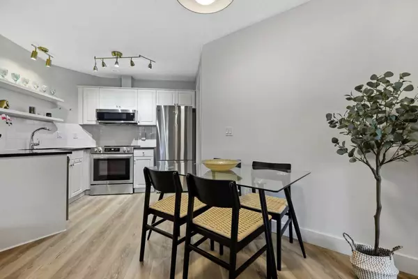 Calgary, AB T3H 3K5,10 Sierra Morena Mews Southwest #210