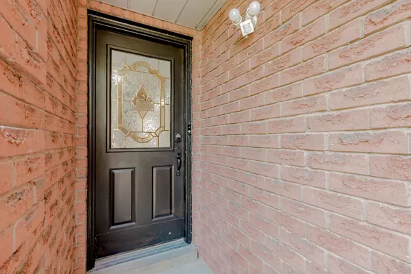 Barrie, ON L4M 5Y6,47 Blair CRES