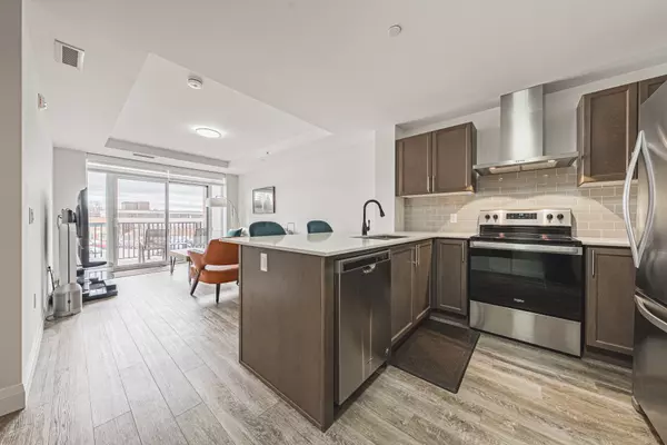 Hamilton, ON L9C 0E6,1 Redfern AVE #215