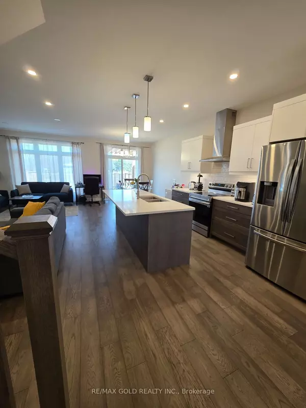 Niagara Falls, ON L2H 3T1,7154 Parsa ST