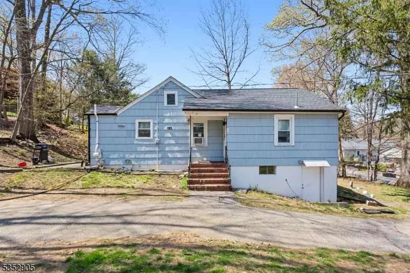 10 Central Ave, Hopatcong Boro, NJ 07843