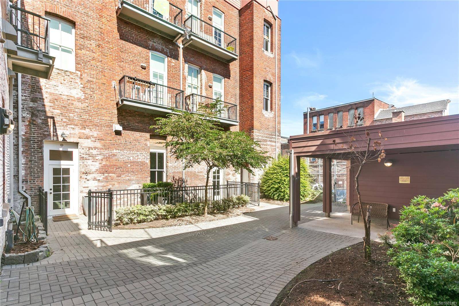 Victoria, BC V8W 1K8,562 Yates St #101