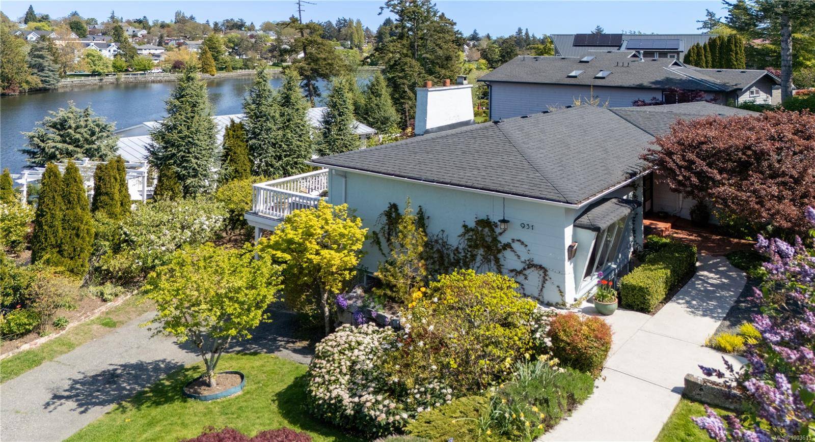 Esquimalt, BC V9A 6Z1,931 Mesher Pl