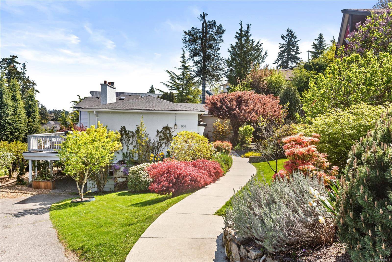 Esquimalt, BC V9A 6Z1,931 Mesher Pl