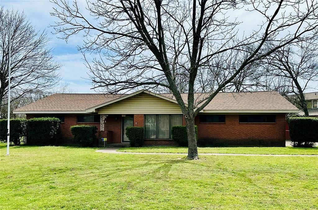 109 E Grady Street, Blooming Grove, TX 76626