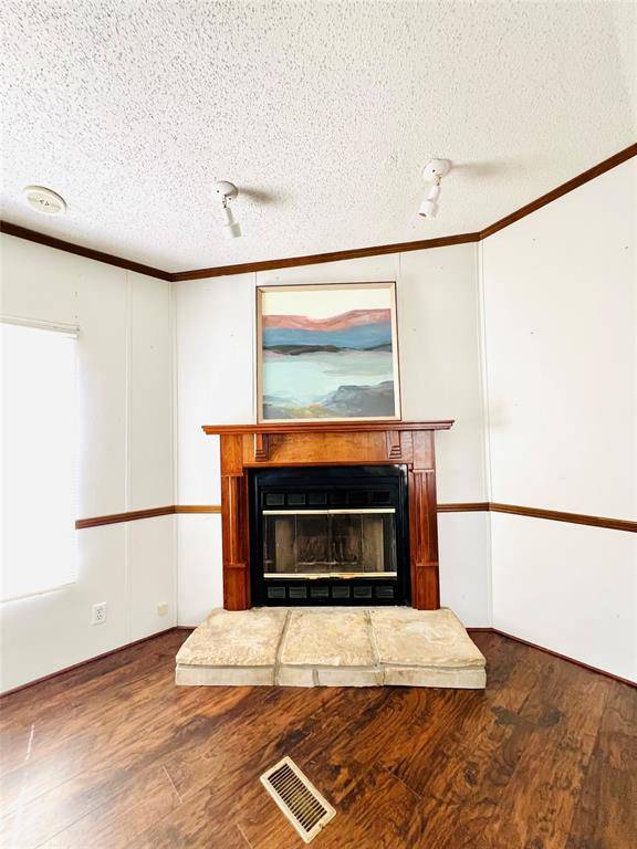 Crawford, TX 76638,165 N Avenue L