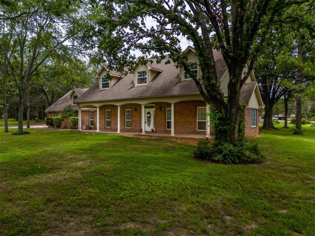 2811 N Shore Drive, Bonham, TX 75418