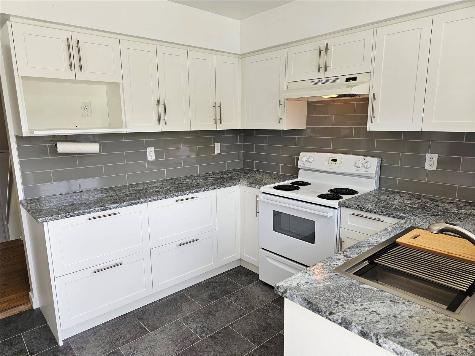 Duncan, BC V9L 3M7,5890 CHESTERFIELD Ave