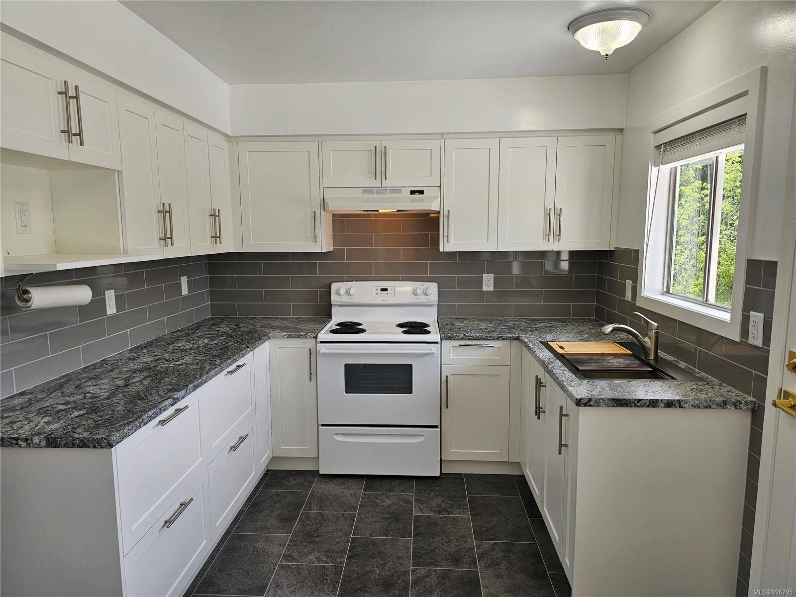 Duncan, BC V9L 3M7,5890 CHESTERFIELD Ave