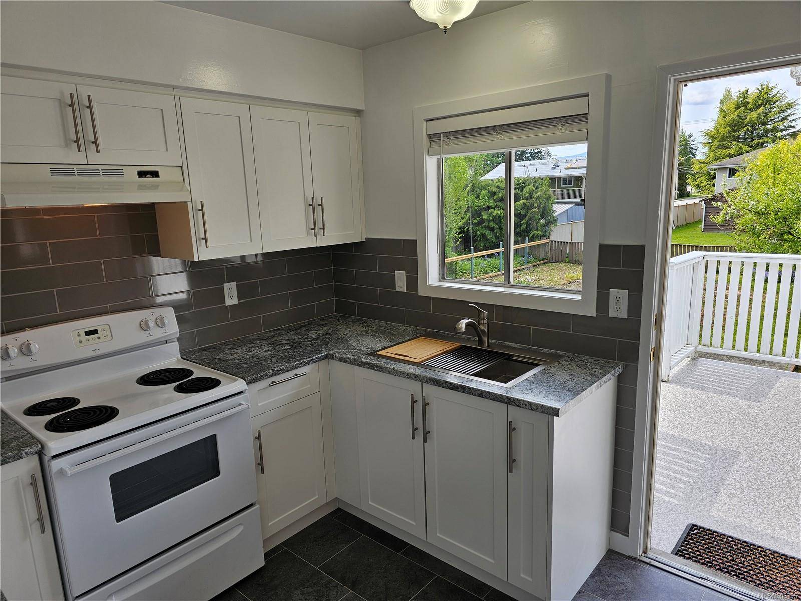 Duncan, BC V9L 3M7,5890 CHESTERFIELD Ave