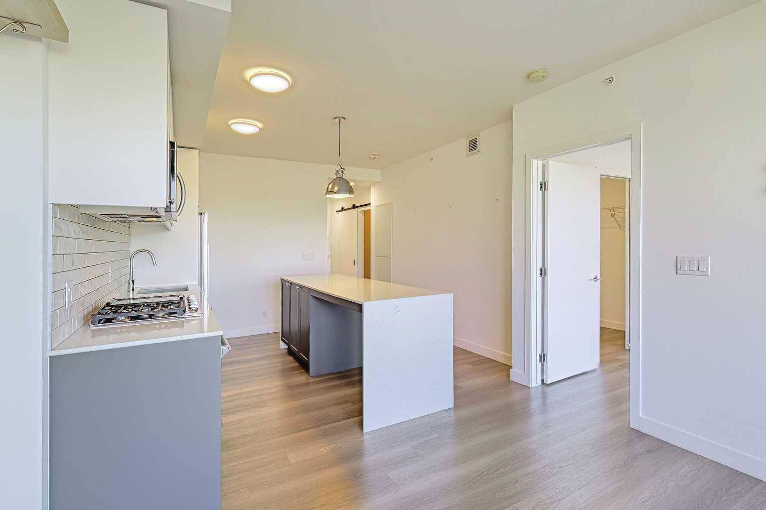 Calgary, AB T2N 1T7,327 9A ST NW #403