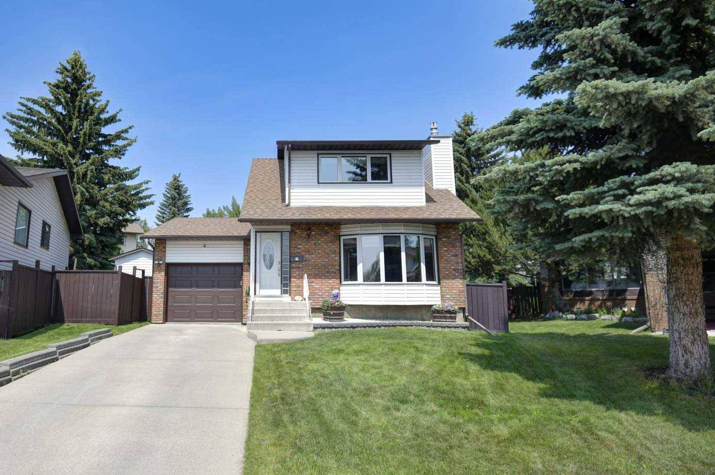 36 Wood Oak PL SW, Calgary, AB T2W 3R2