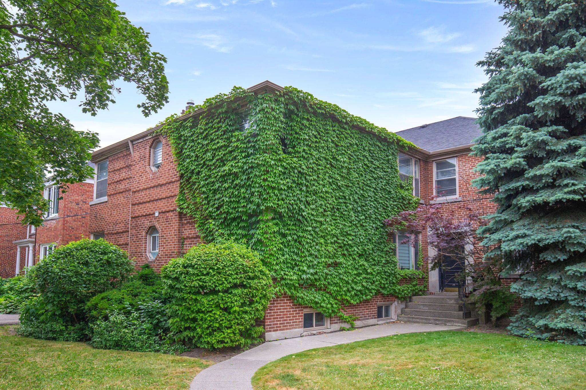 Toronto C03, ON M6C 1T5,15 Warwick AVE #3
