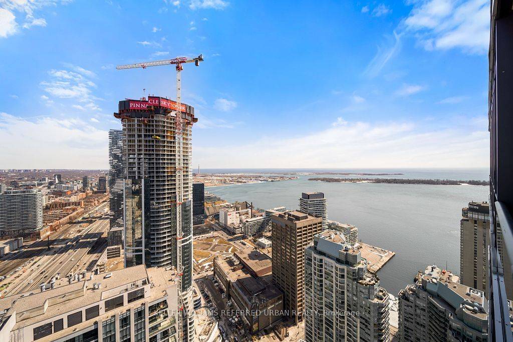 16 Harbour ST #5304, Toronto C01, ON M5J 2Z7