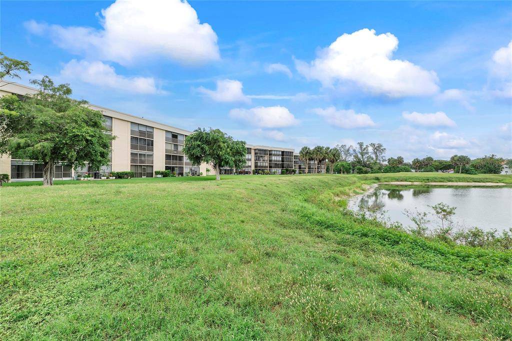 Margate, FL 33063,3231 Holiday Springs Blvd #208