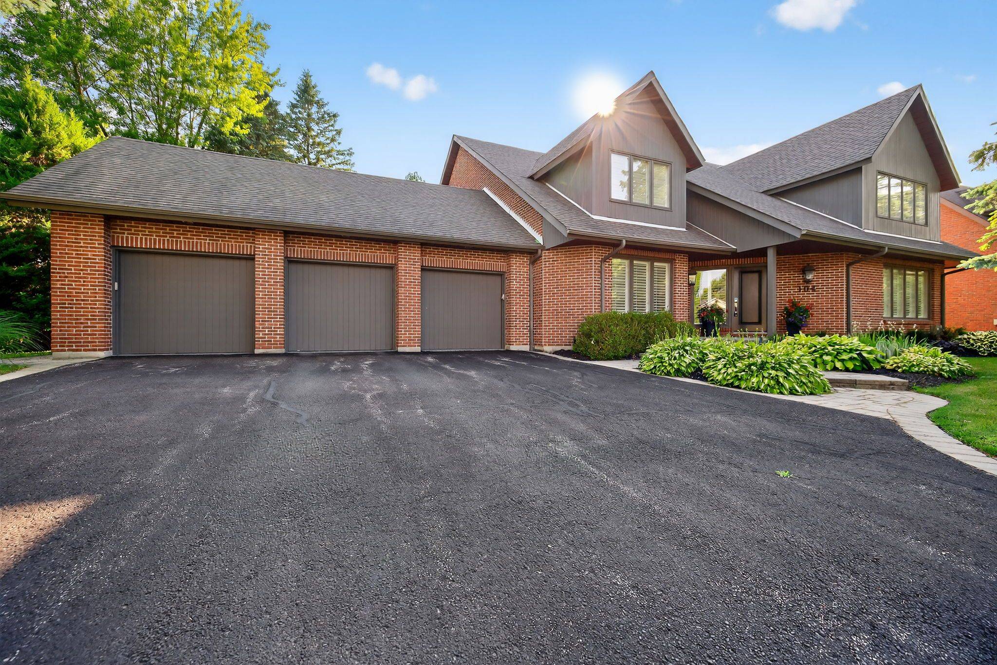104 McClure Dr DR, King, ON L7B 1B9