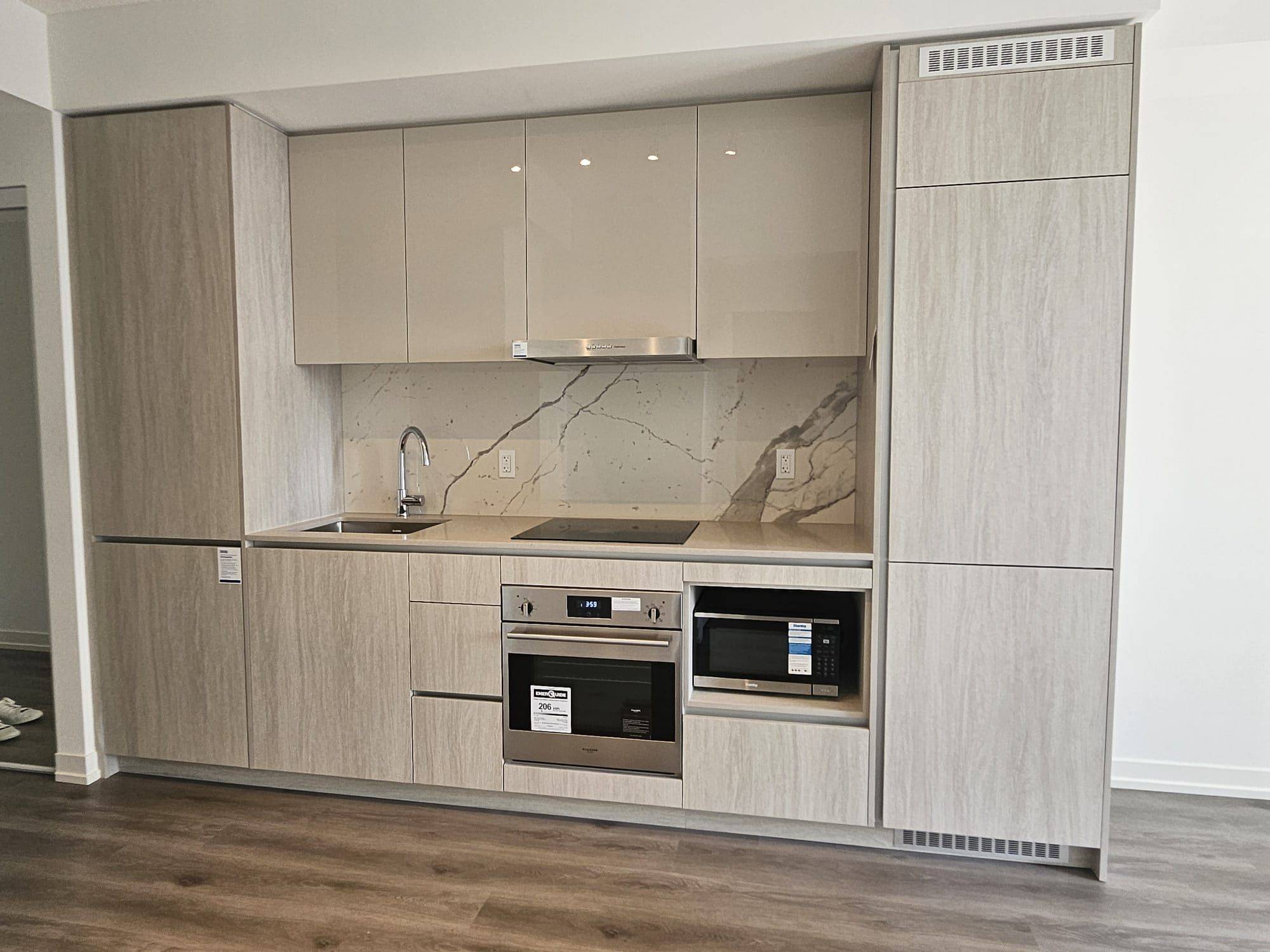 28 Interchange WAY #816, Vaughan, ON L4K 0P8