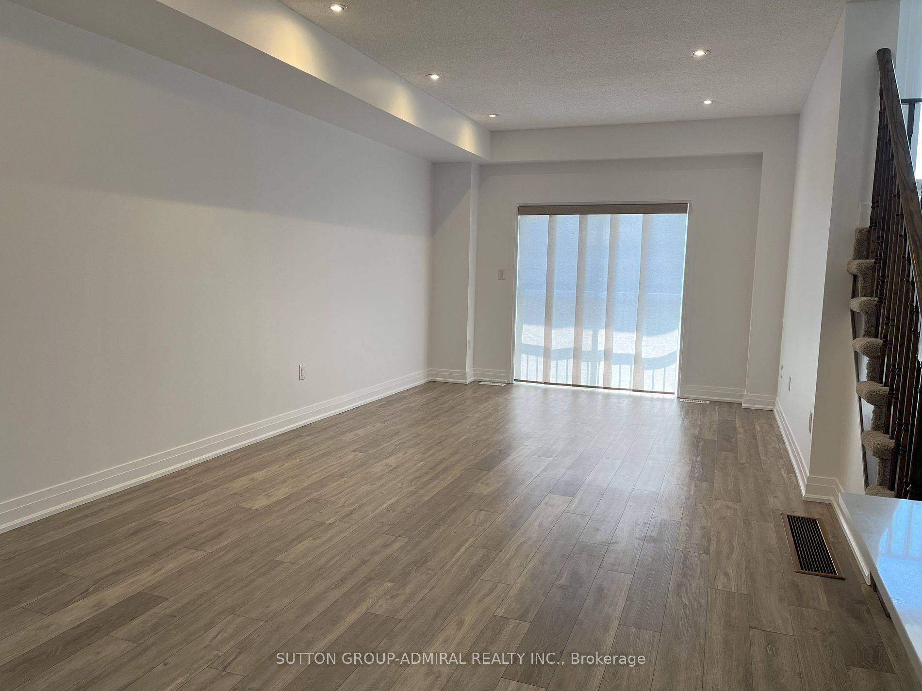 Wasaga Beach, ON L9Z 0J1,7 Dunes DR
