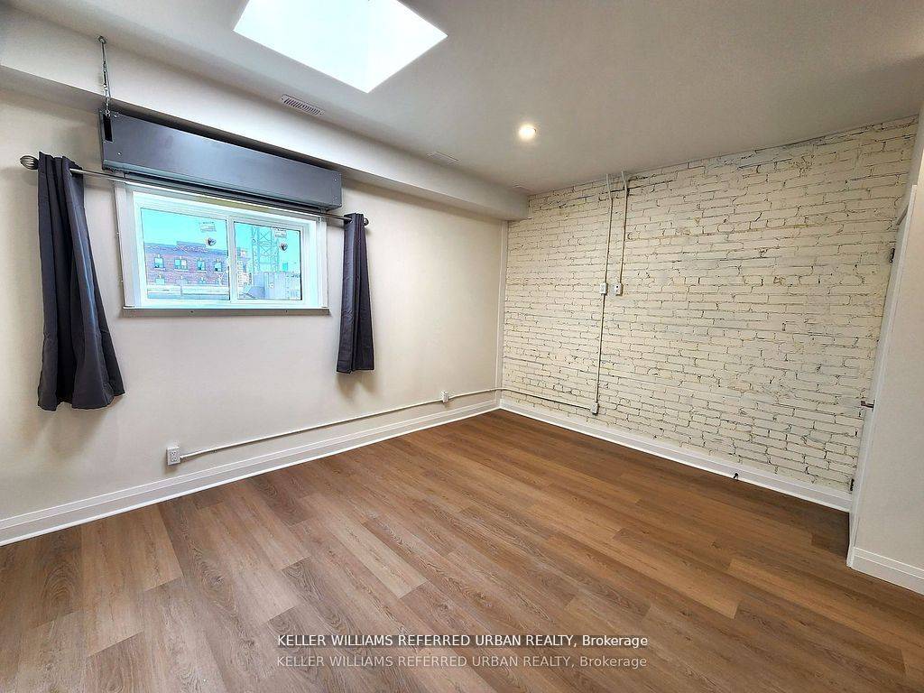 Toronto W02, ON M6H 1L8,998 Bloor ST W #3