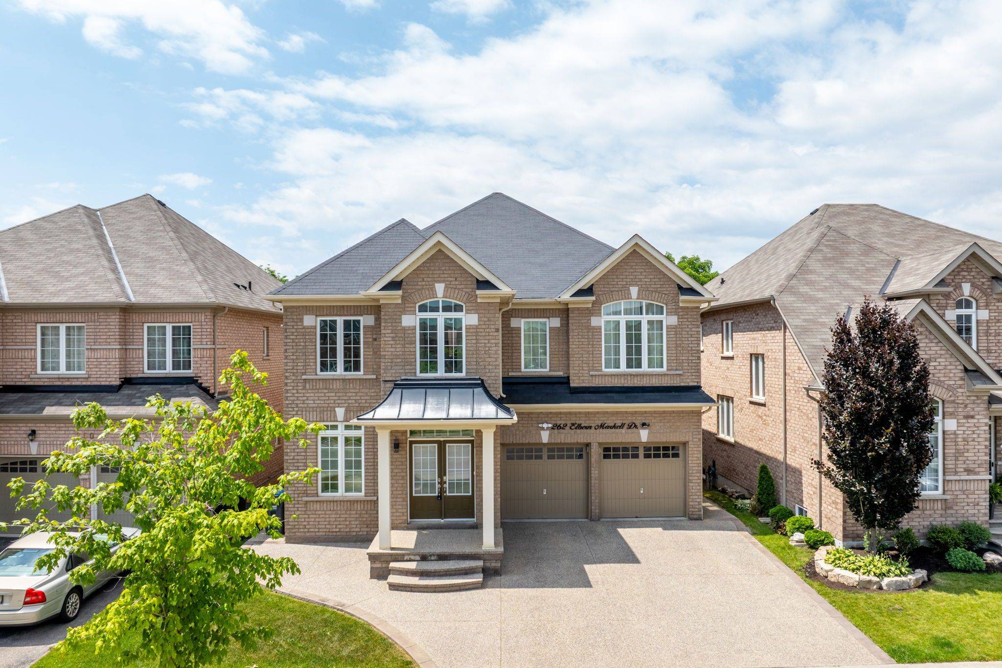 262 Elbern Markell DR, Brampton, ON L6X 3C2