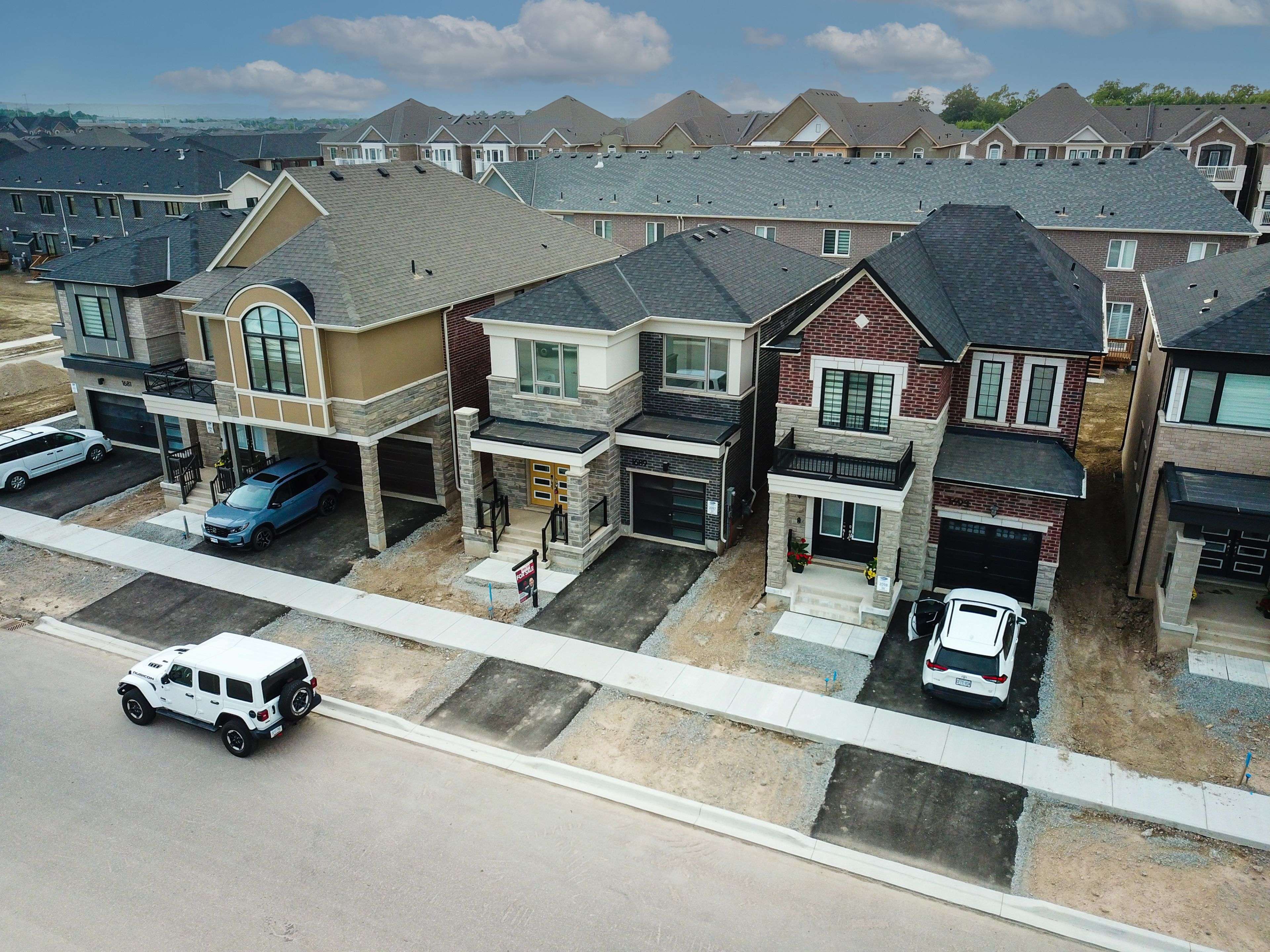 Milton, ON L9E 1C6,1689 Whitlock AVE