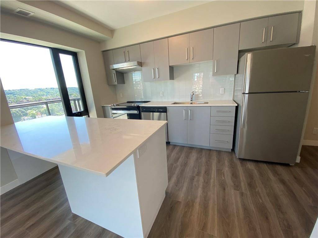 Hamilton, ON L8P 0C6,15 Queen ST S #914
