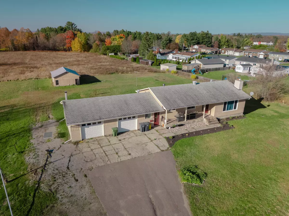 Laurentian Valley, ON K8A 7S9,148 Forest Lea RD