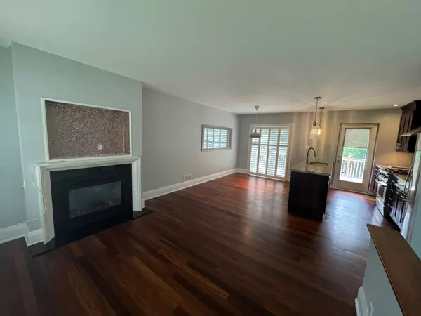 8 Overton CRES, Toronto C13, ON M3B 2V2