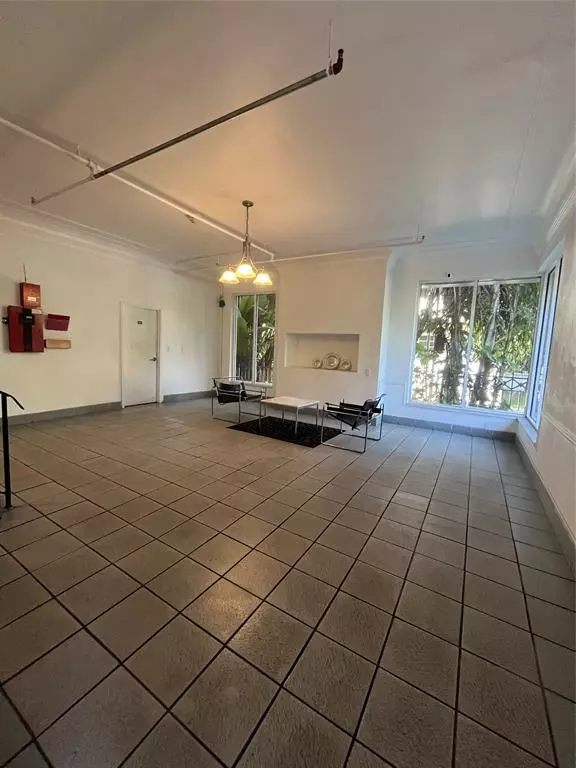 Miami Beach, FL 33139,820 Euclid Ave #103