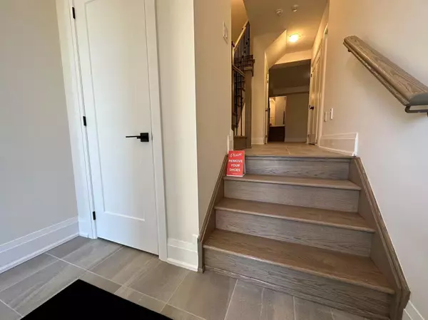 Richmond Hill, ON L4C 4L8,9420 BAYVIEW AVE