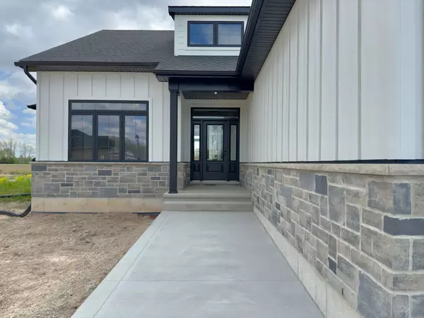 Lambton Shores, ON N0M 1T0,10 LOIS CT