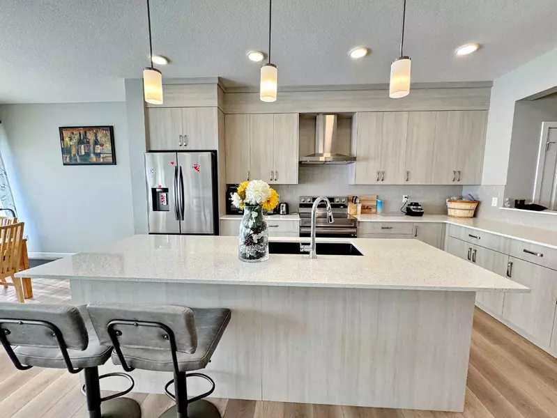 792 Creekstone CIR, Calgary, AB T2X 4Y5