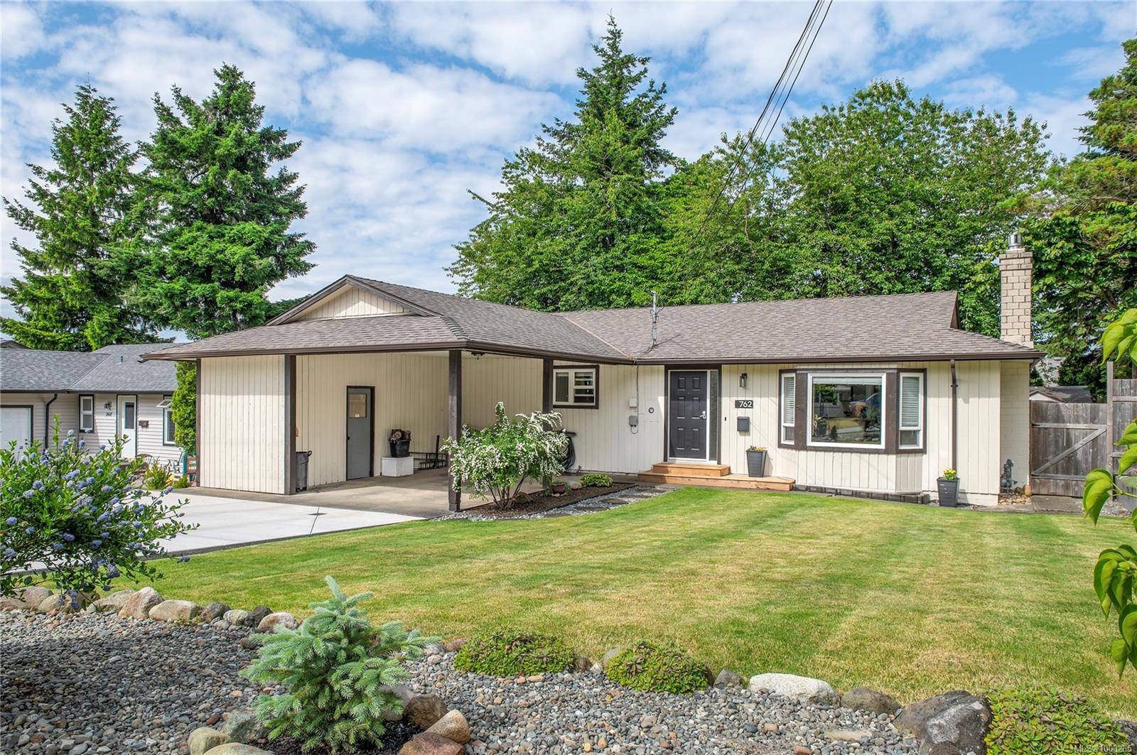 762 Christopher Rd, Campbell River, BC V9W 5Z9