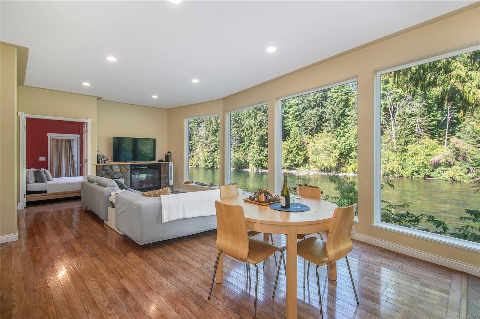2420 Campbell River Rd, Campbell River, BC V9W 4N7