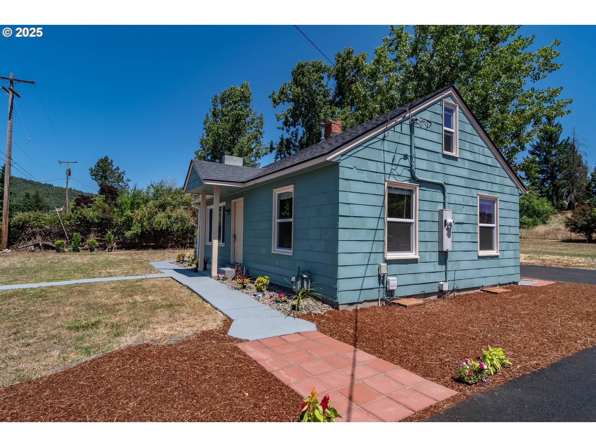 Roseburg, OR 97470,335 NE CUMMINS ST