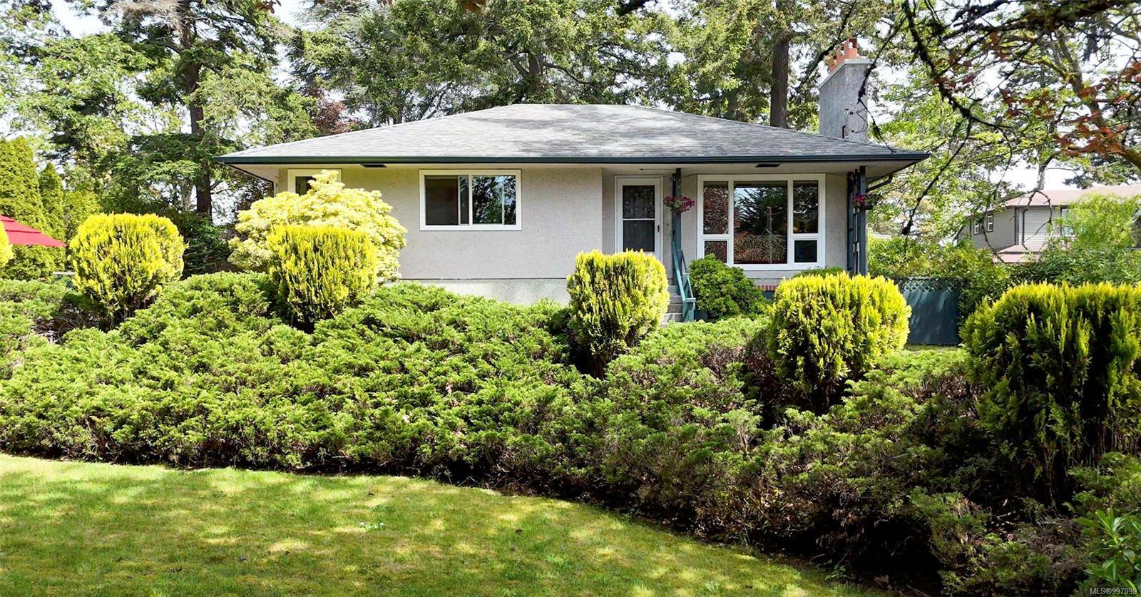 164 Island Hwy, View Royal, BC V9B 1G2
