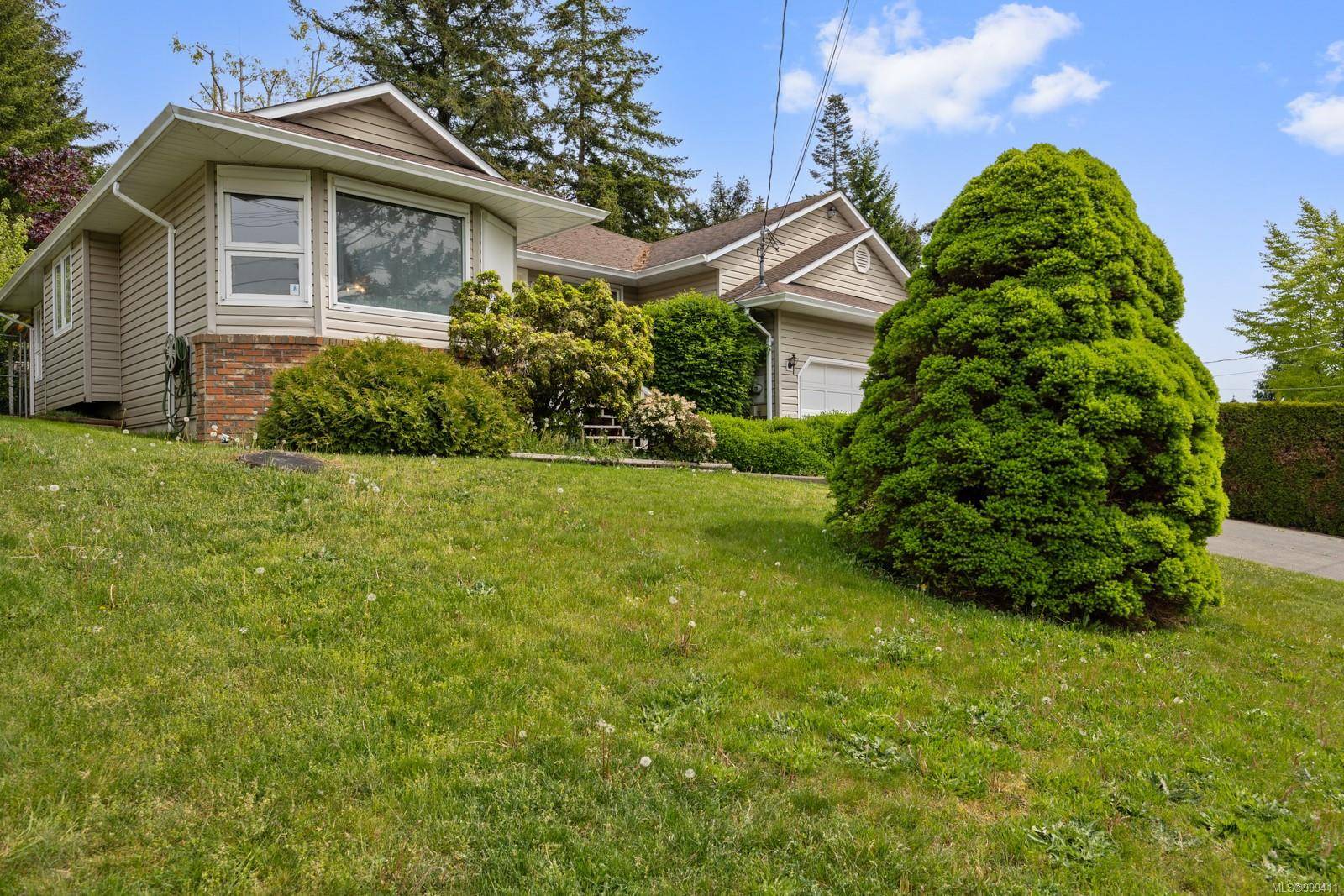 666 Totem Cres, Comox, BC V9M 3J3