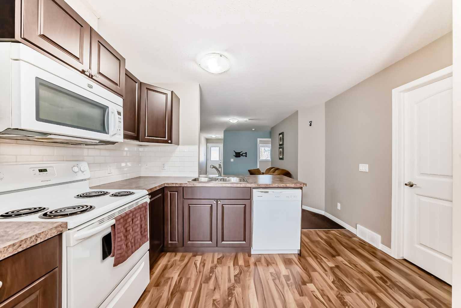 Strathmore, AB T1P 1B8,134A 6 AVE #A