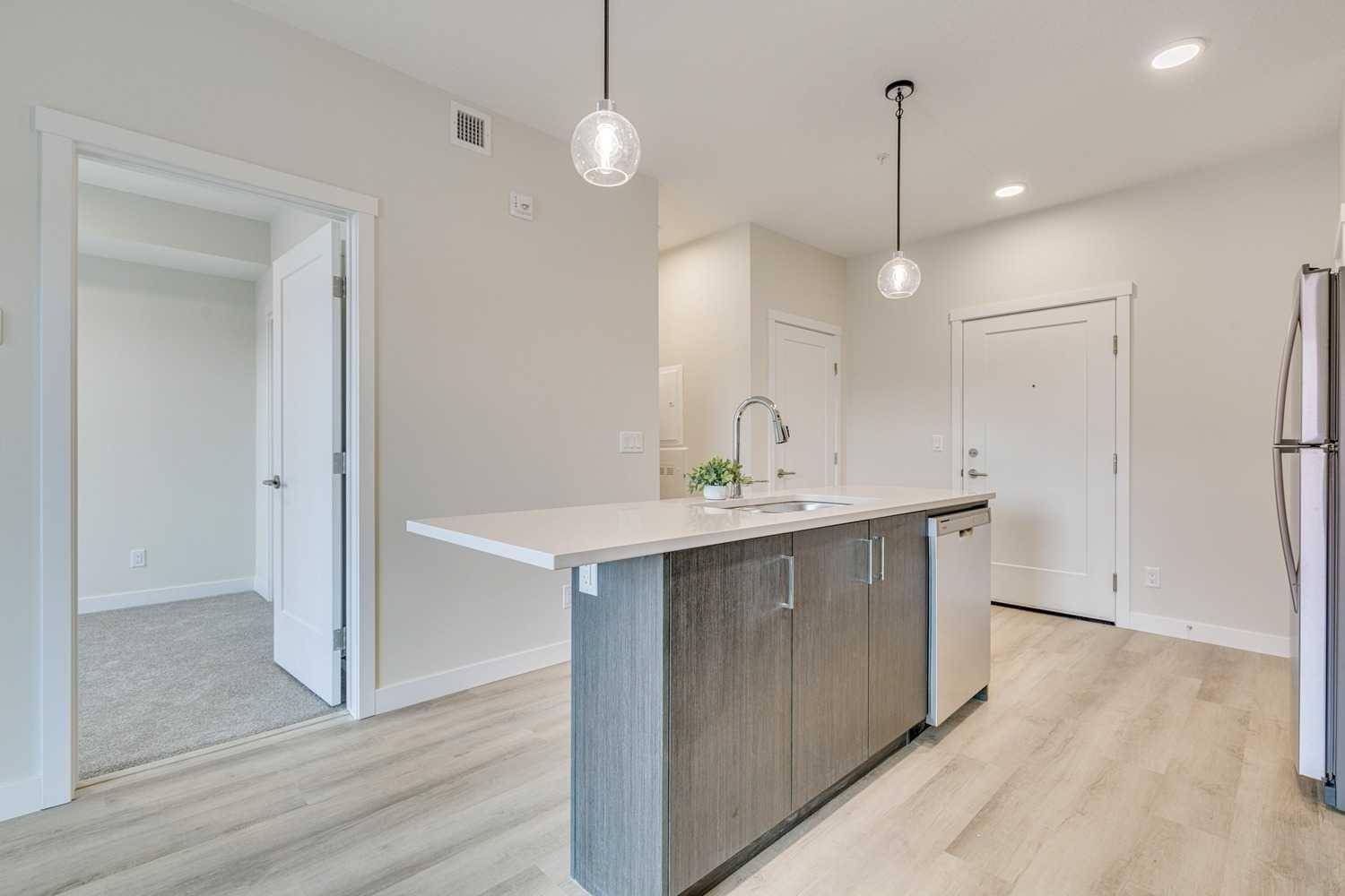 Calgary, AB T2Y 0Z6,700 Shawnee SQ Southwest #314