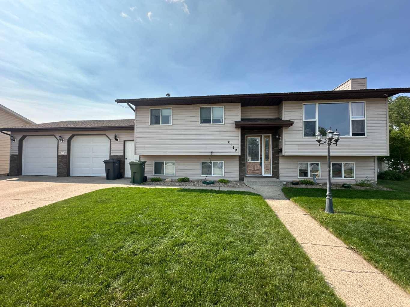 5119 63 Ave Close, Ponoka, AB T4J 1E4