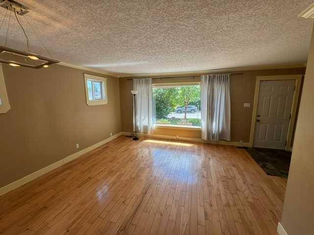 Calgary, AB T2E2E7,134 31 AVE NE