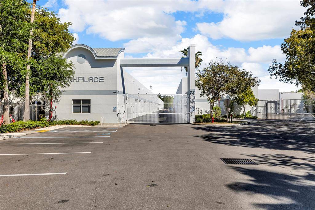 Fort Lauderdale, FL 33315,2001 W State Road 84 #418