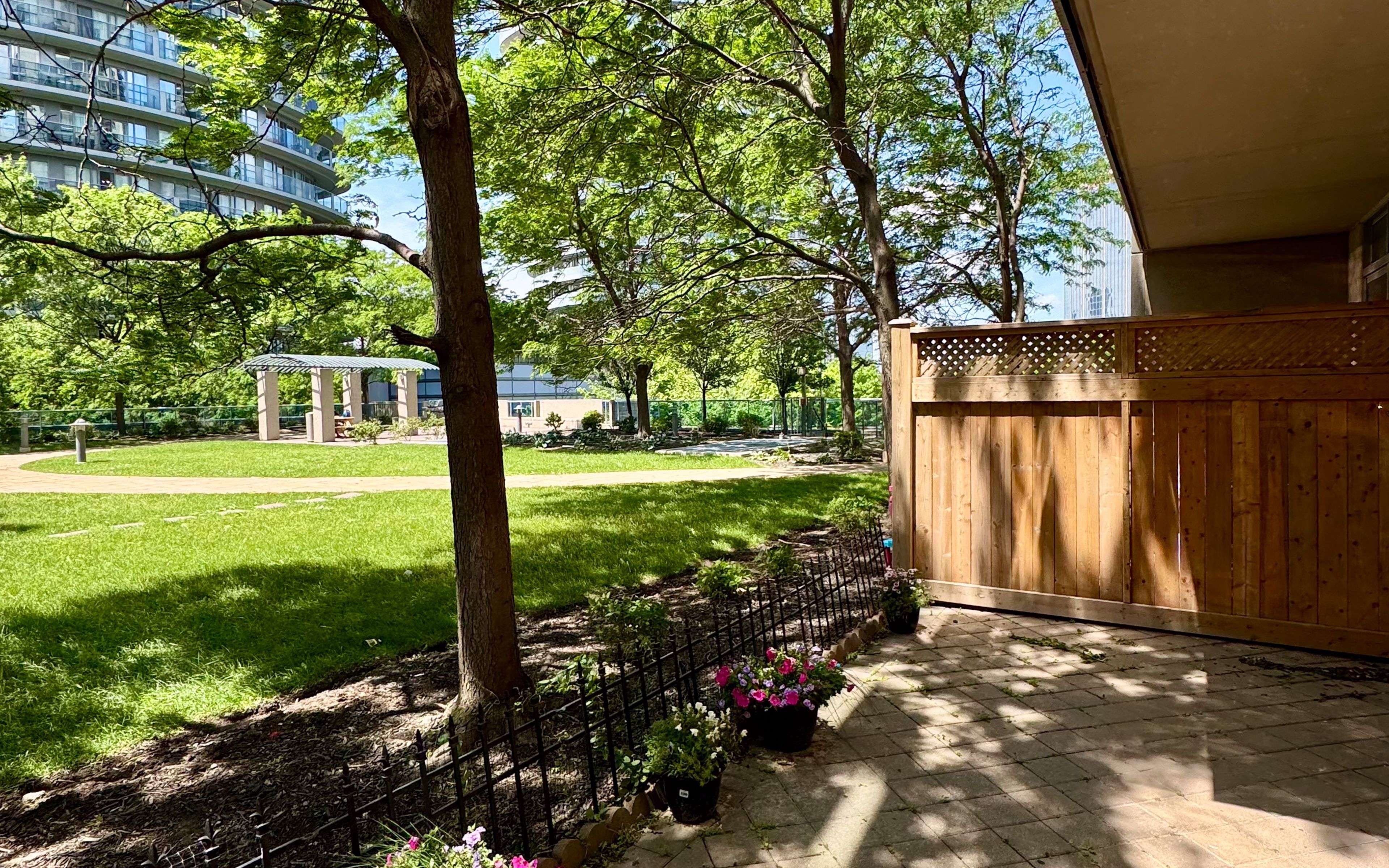 Mississauga, ON L4Z 0A4,70 Absolute AVE #306