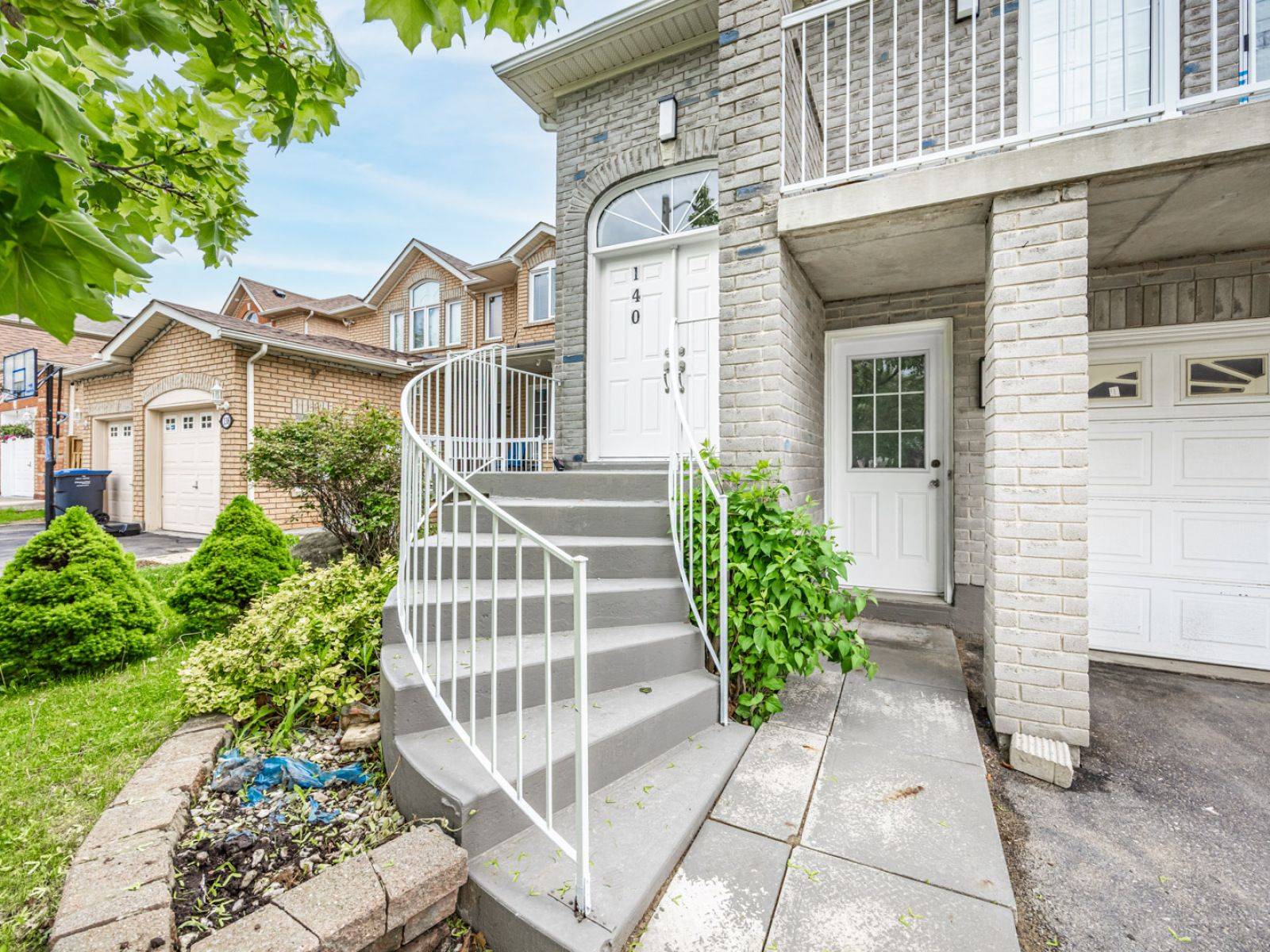 Brampton, ON L6Y 5J6,140 Yuile CT #(upper level)