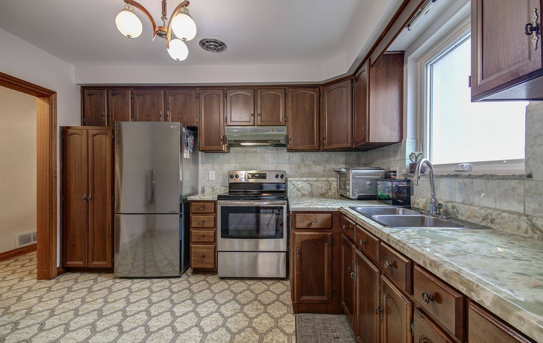 Toronto W05, ON M3M 1Y9,62 Letchworth CRES