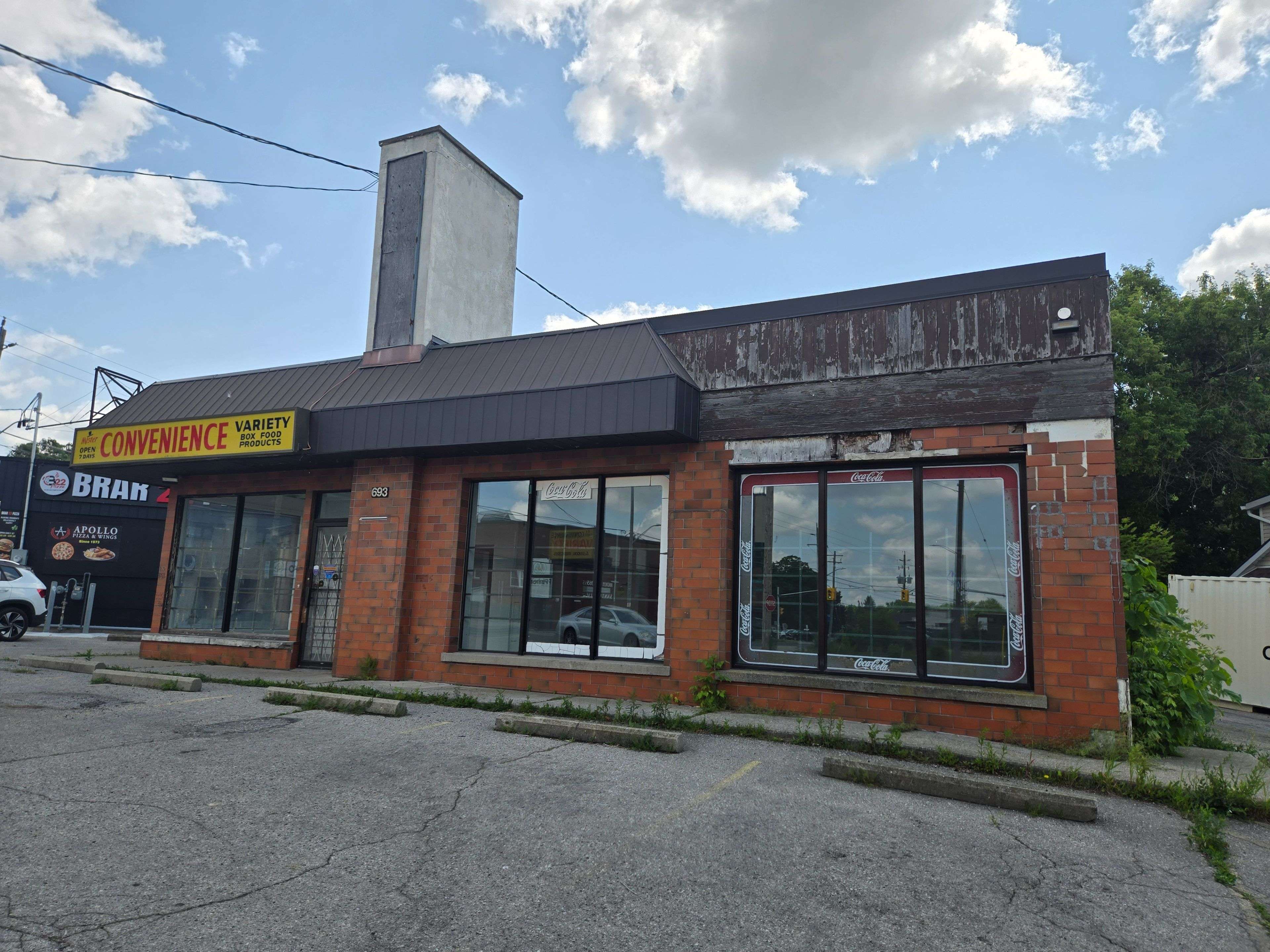 London East, ON N5Z 1T5,693 Hamilton RD