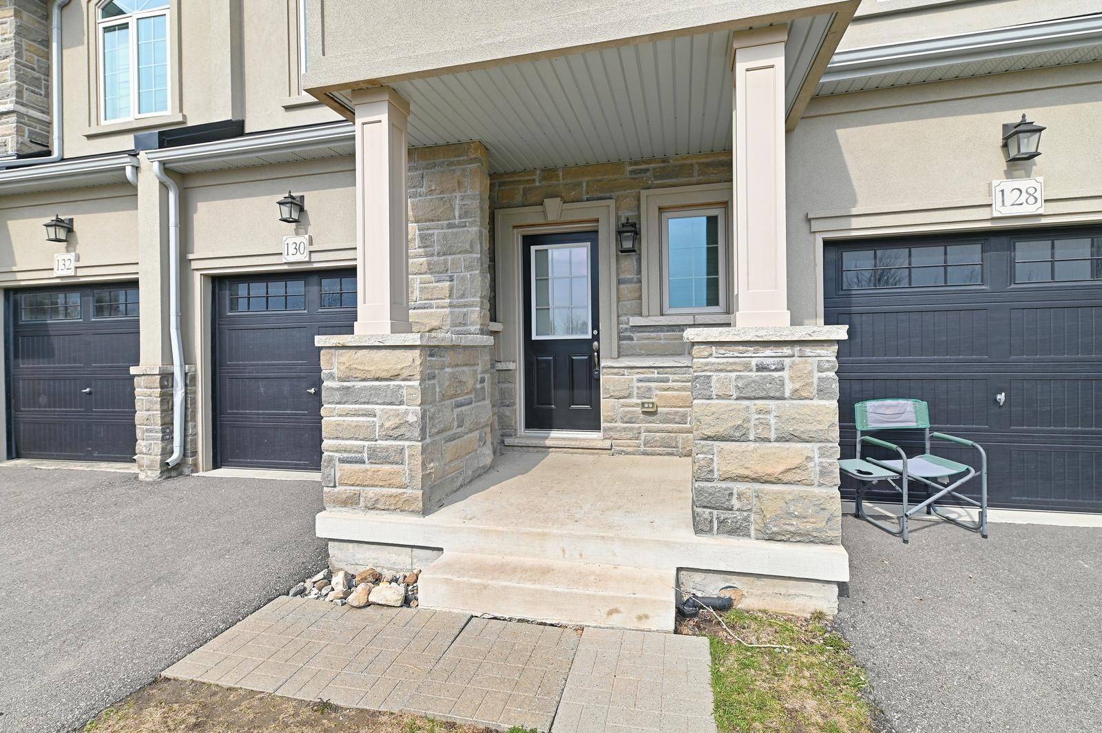Hamilton, ON L5B 1W4,130 Mosaic DR