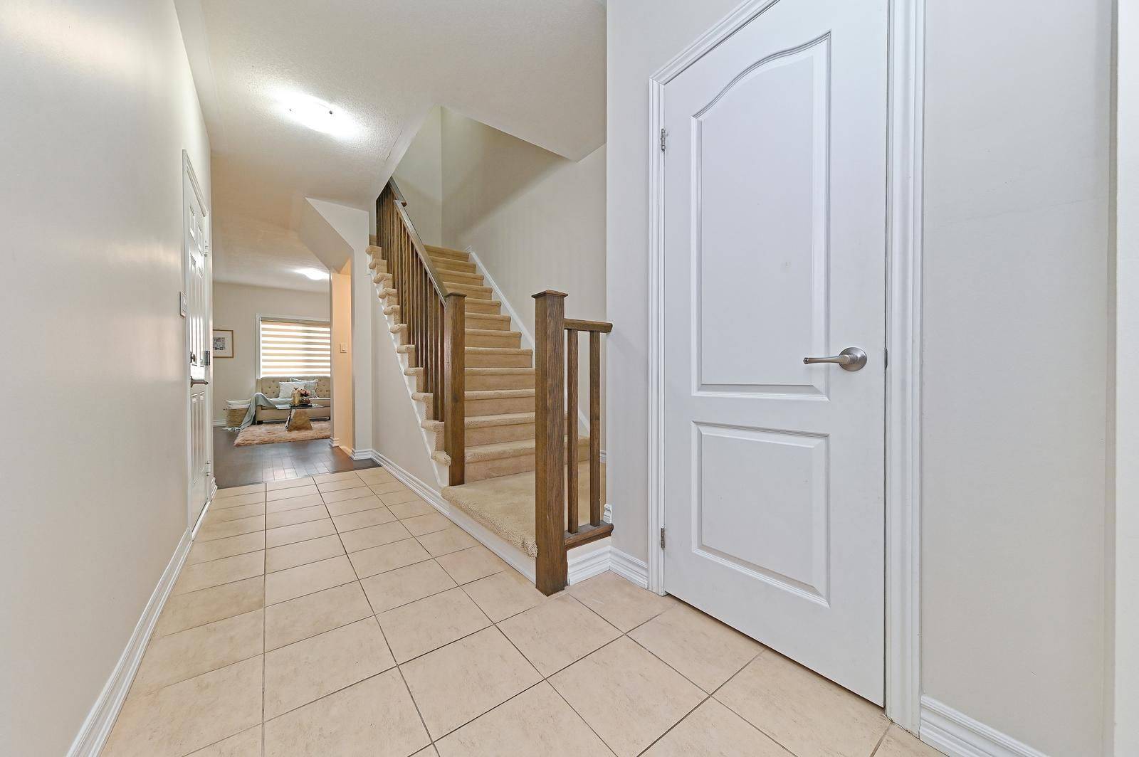 Hamilton, ON L5B 1W4,130 Mosaic DR